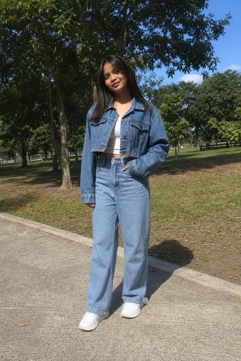 Cropped denim jacket — oversized fit — image 1